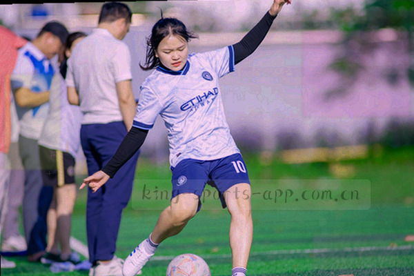 三组平行线穿过圆形数据点，表示周期性更新
